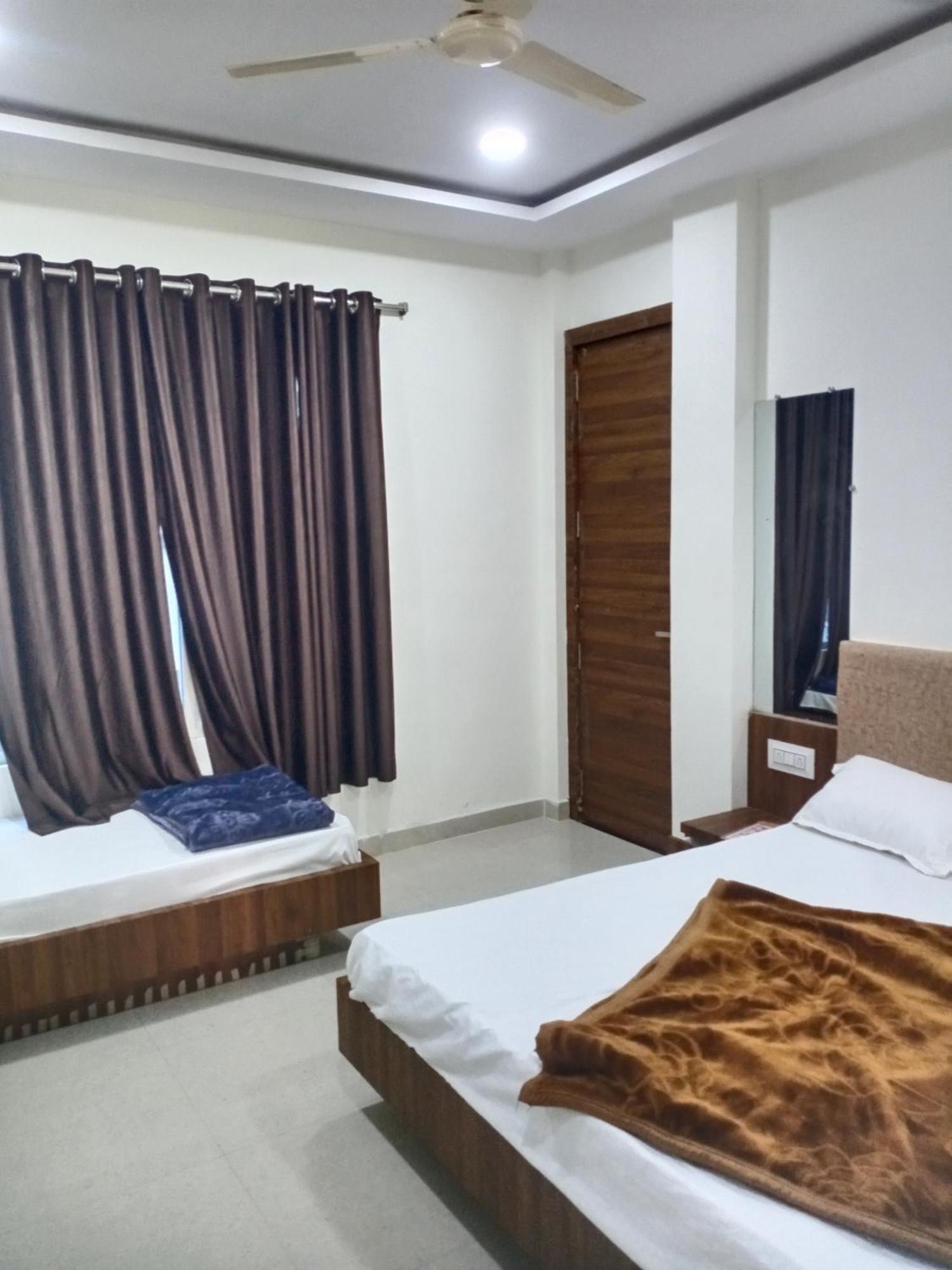 Hotel Soham Palace Ujjain Eksteriør billede